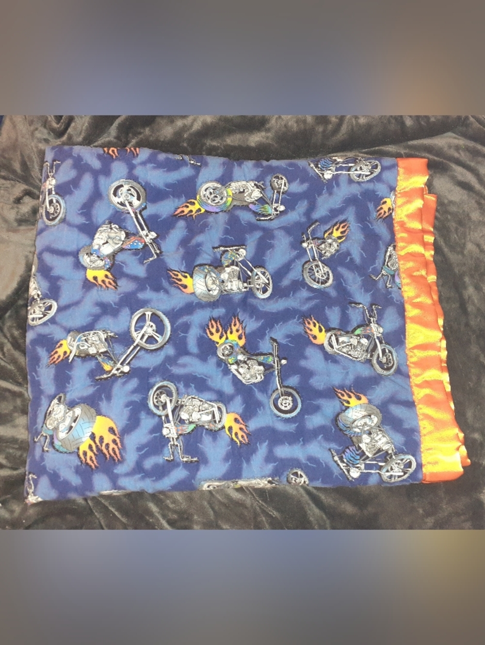 Hand-sewn quilt Blue Motorcycle Print Satin-Trim.
